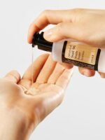 Applying Cosrx Advanced Snail 96 Mucin Power Essence in pakistan