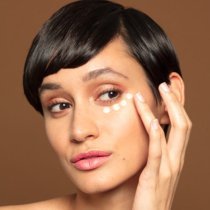 women using Sunday Riley Auto Correct Brightening and Depuffing Eye contour Cream