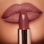 Charlotte Tilbury Matte Revolution Lipstick Pillow Talk Medium texture