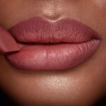 Charlotte Tilbury Matte Revolution Lipstick Pillow Talk Original color texture
