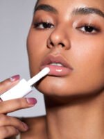 SheGlam Jelly Wow Hydrating Lip Oil texture in pakistan