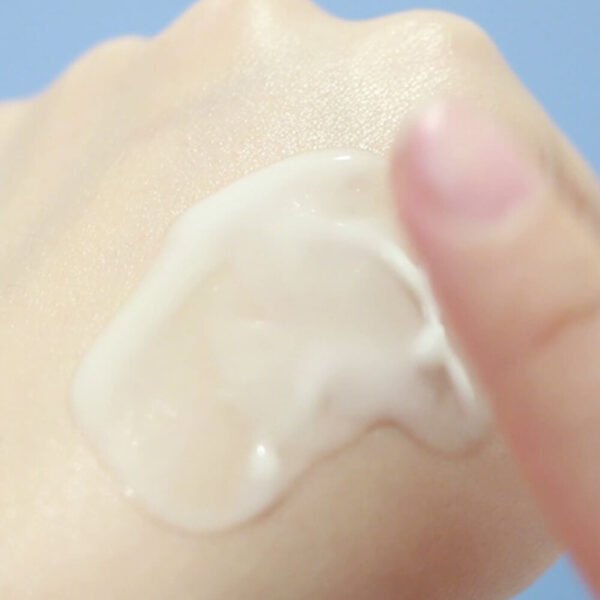 Biore UV Watery Essence SPF50+ PA+++texture