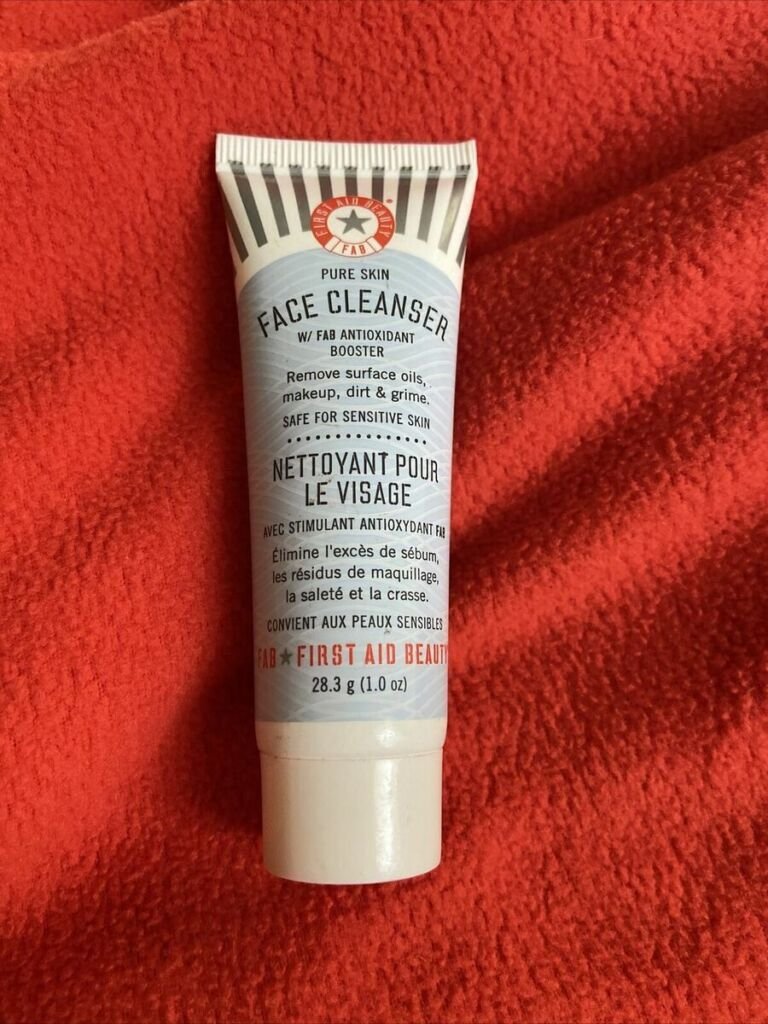 First Aid Beauty Pure Skin Face Cleanser 28 G pakistan
