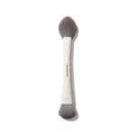 Morphe M200 Dual-Ended Cream and Powder Blush Brush featuring its signature black handle, dense stippling head, and soft angled powder head on Glamit Pakistan.