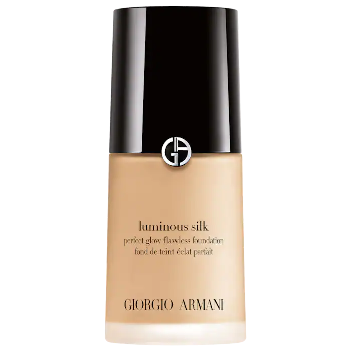 Giorgio Armani Luminous Silk Foundation 30 ml bottle displayed on Glamit PK for a flawless, glowing makeup finish.