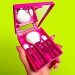 Real Techniques Vivid Escape Glow To Go Travel Makeup Brush - Image 4